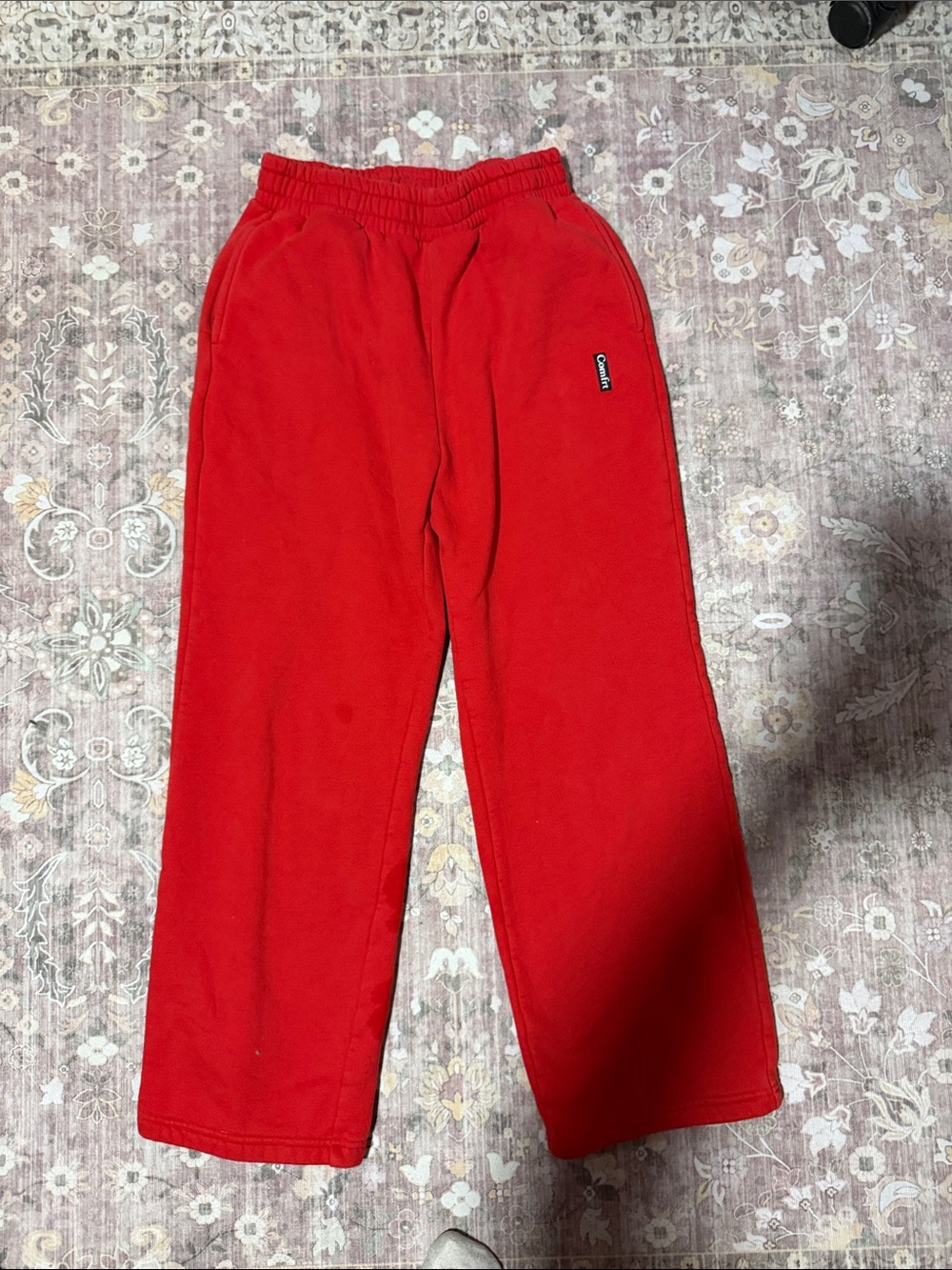 Red comfrt sweatpants